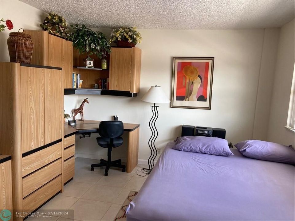 For Rent: $6,000 (2 beds, 2 baths, 1040 Square Feet)