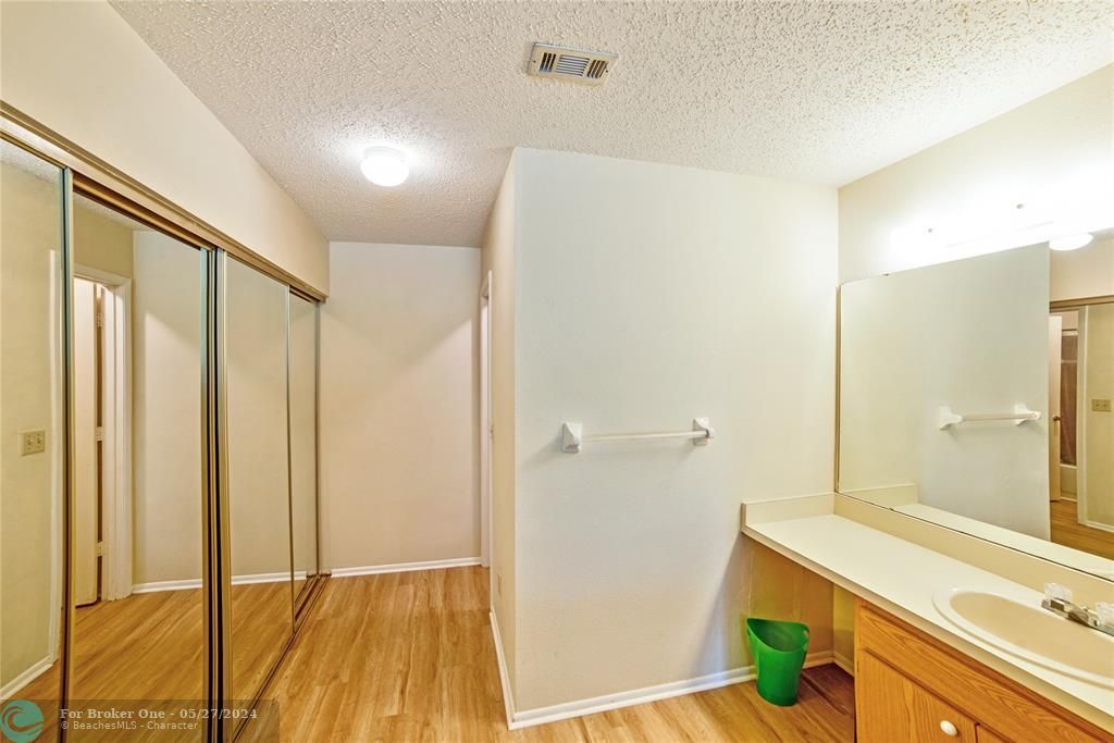 For Sale: $249,990 (2 beds, 2 baths, 1256 Square Feet)