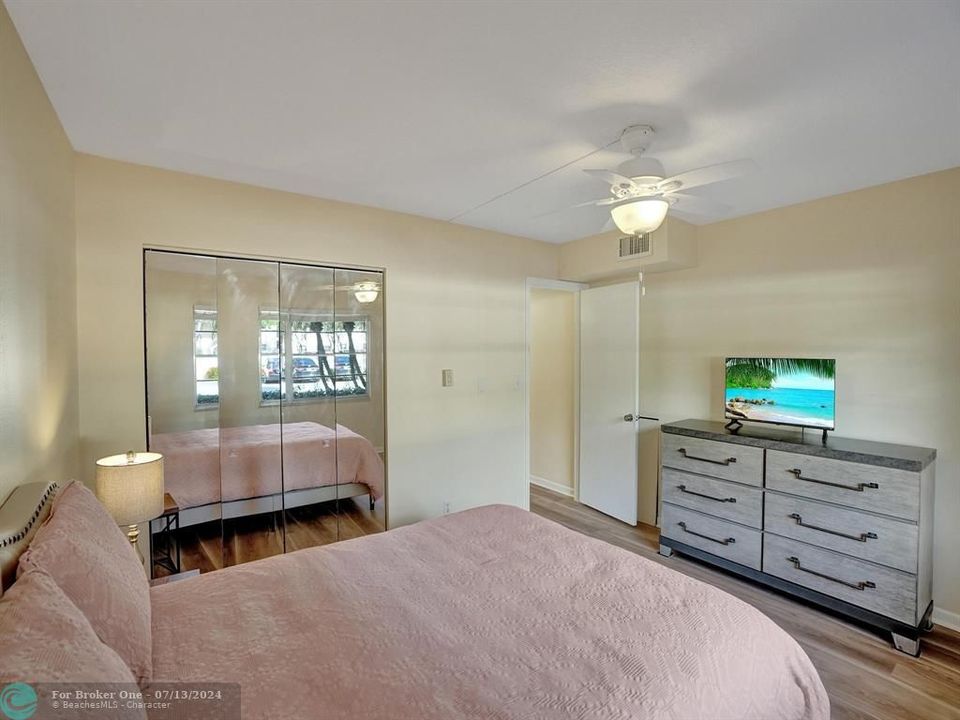 For Sale: $175,000 (2 beds, 2 baths, 1161 Square Feet)