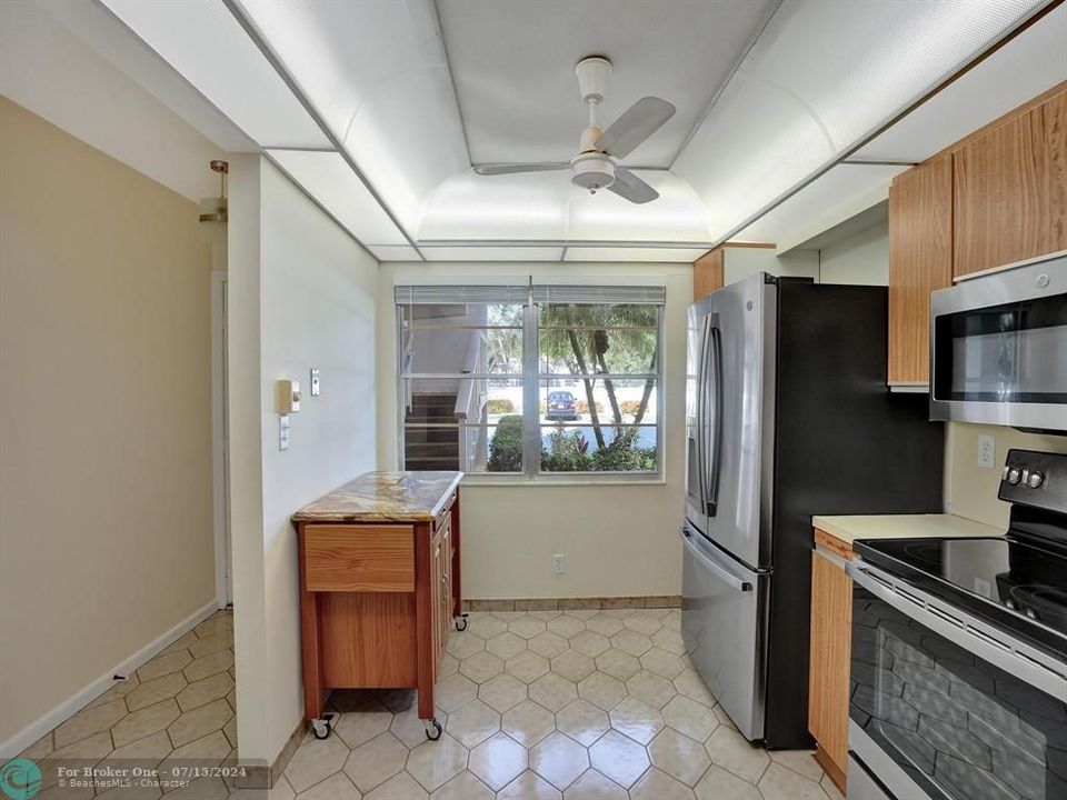 For Sale: $175,000 (2 beds, 2 baths, 1161 Square Feet)