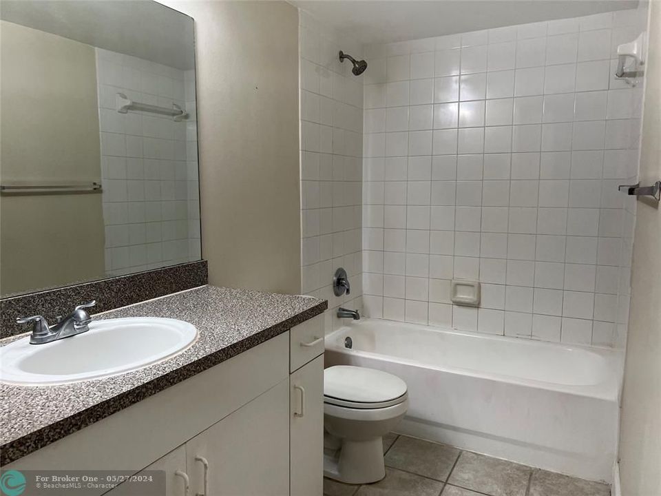 待售: $310,000 (3 贝兹, 2 浴室, 1299 平方英尺)
