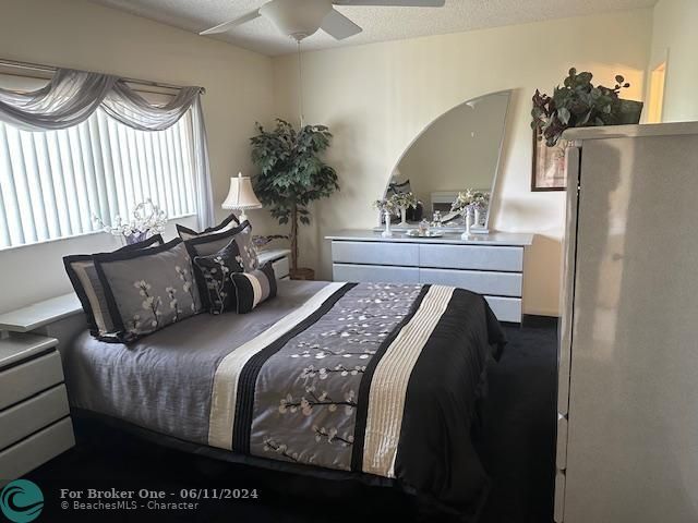 For Sale: $129,999 (2 beds, 2 baths, 990 Square Feet)