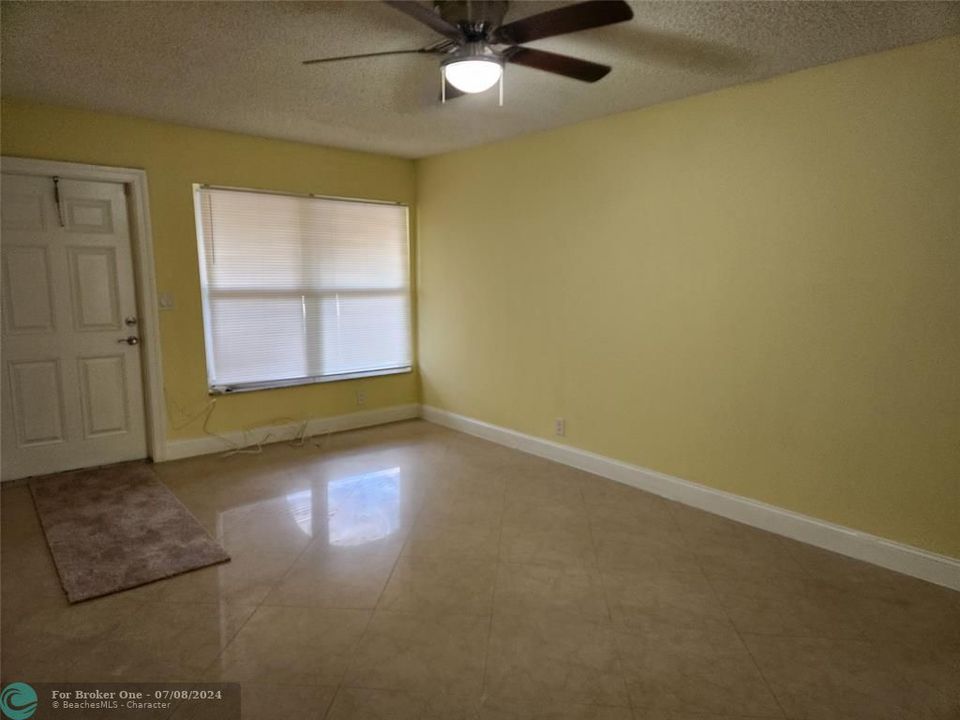 For Sale: $2,300 (2 beds, 1 baths, 2106 Square Feet)