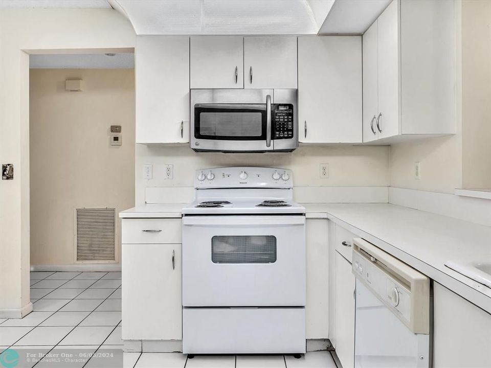For Sale: $330,000 (2 beds, 2 baths, 1498 Square Feet)