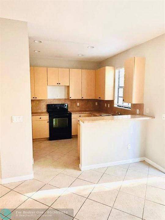 Recently Rented: $2,300 (3 beds, 2 baths, 1565 Square Feet)