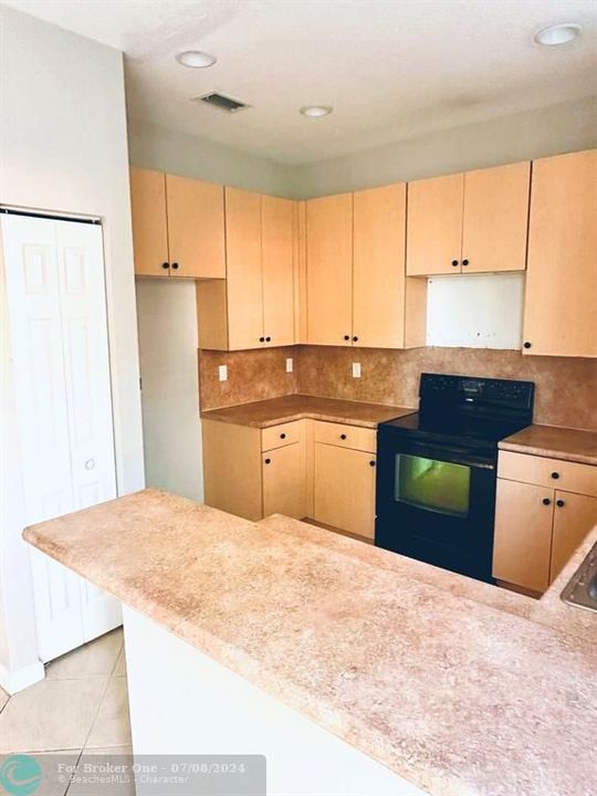Recently Rented: $2,300 (3 beds, 2 baths, 1565 Square Feet)