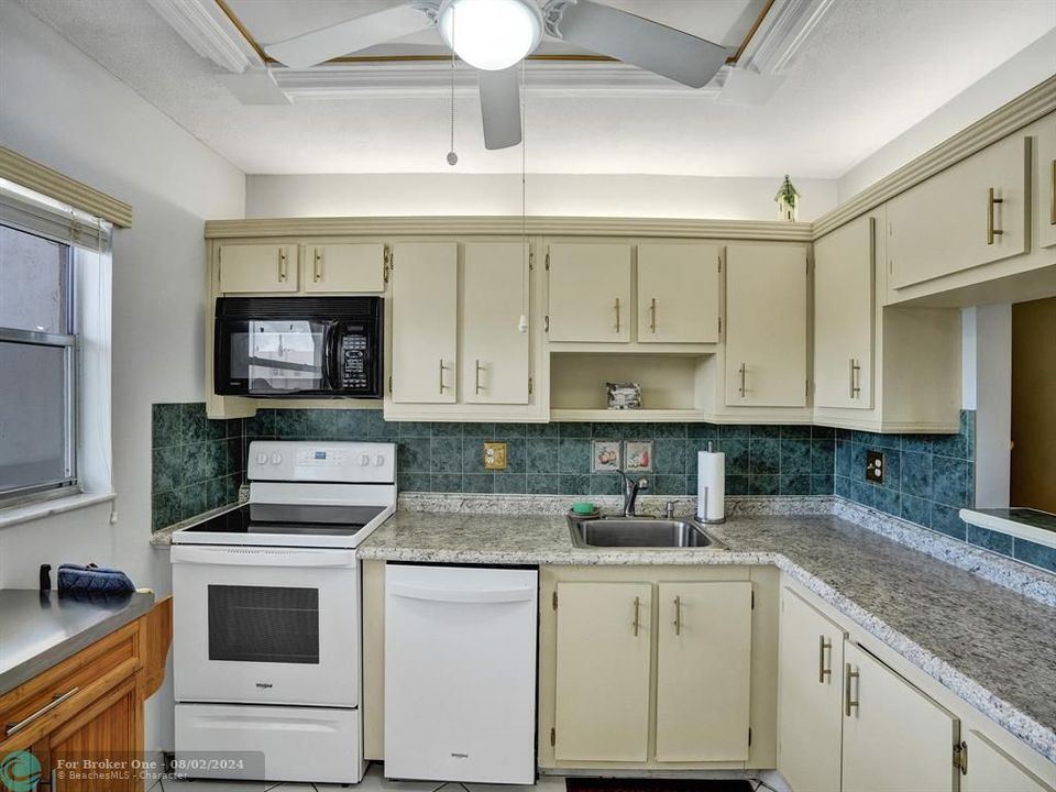 For Sale: $150,000 (2 beds, 2 baths, 1100 Square Feet)