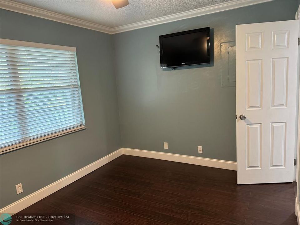 Active With Contract: $2,100 (2 beds, 2 baths, 1192 Square Feet)