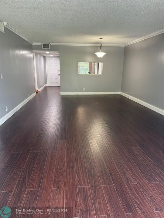 Active With Contract: $2,100 (2 beds, 2 baths, 1192 Square Feet)