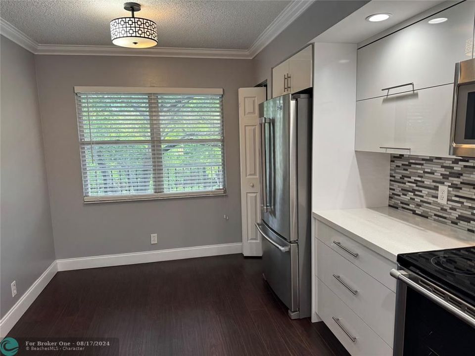 Active With Contract: $2,100 (2 beds, 2 baths, 1192 Square Feet)