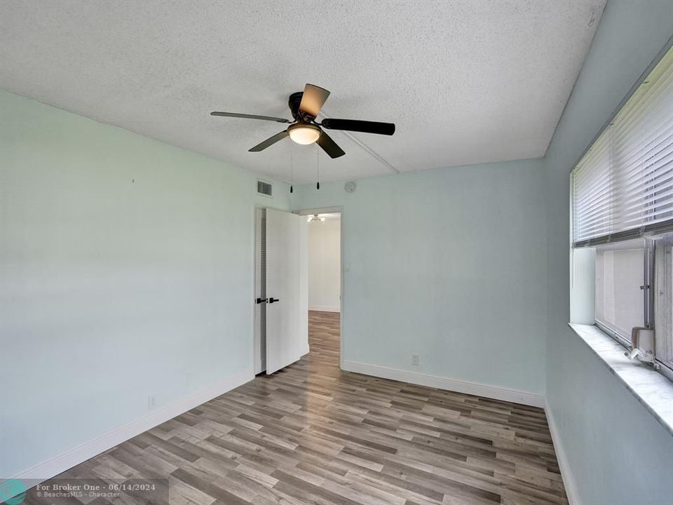 For Sale: $175,000 (2 beds, 2 baths, 990 Square Feet)