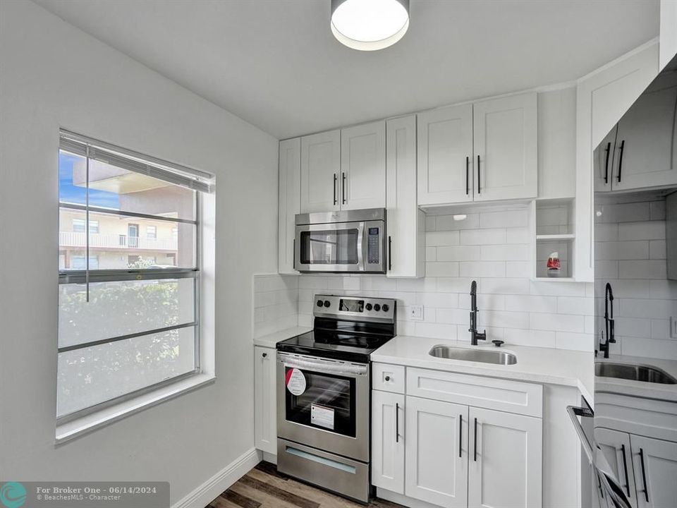 For Sale: $175,000 (2 beds, 2 baths, 990 Square Feet)