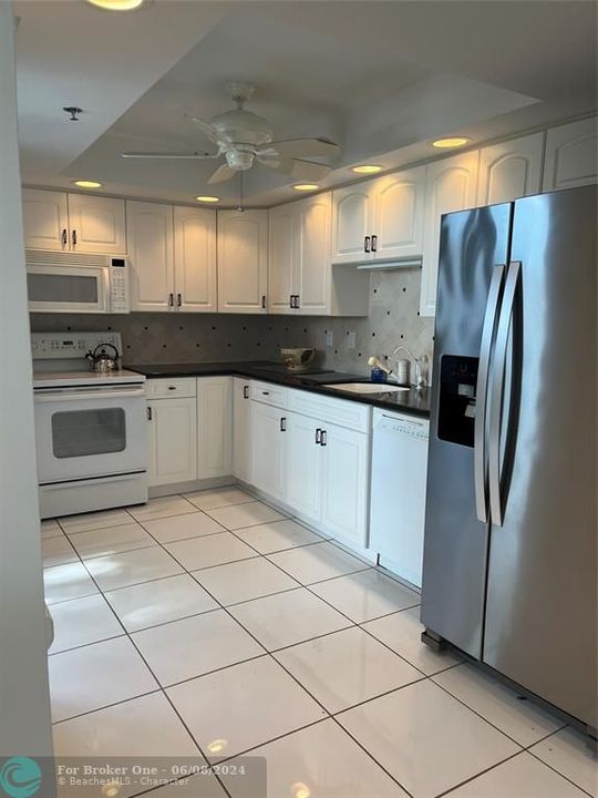 For Sale: $200,000 (2 beds, 2 baths, 1255 Square Feet)