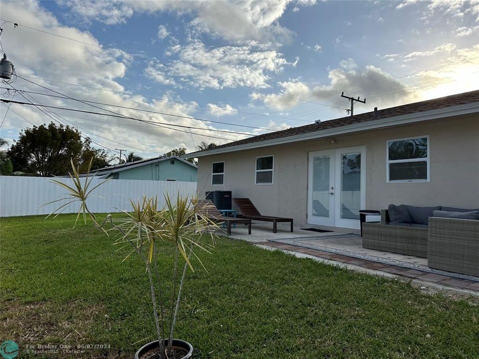 For Rent: $5,000 (3 beds, 2 baths, 1400 Square Feet)