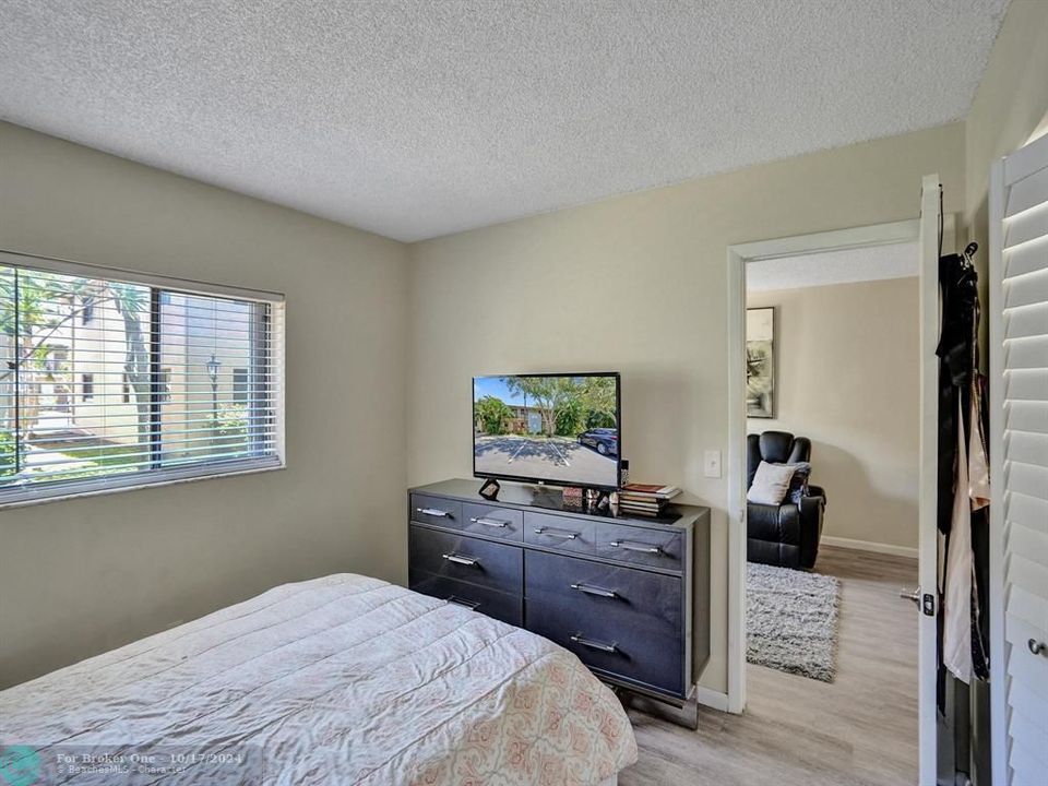 For Sale: $289,900 (2 beds, 2 baths, 761 Square Feet)