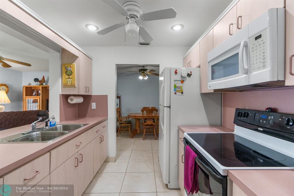 Active With Contract: $279,000 (2 beds, 1 baths, 1224 Square Feet)