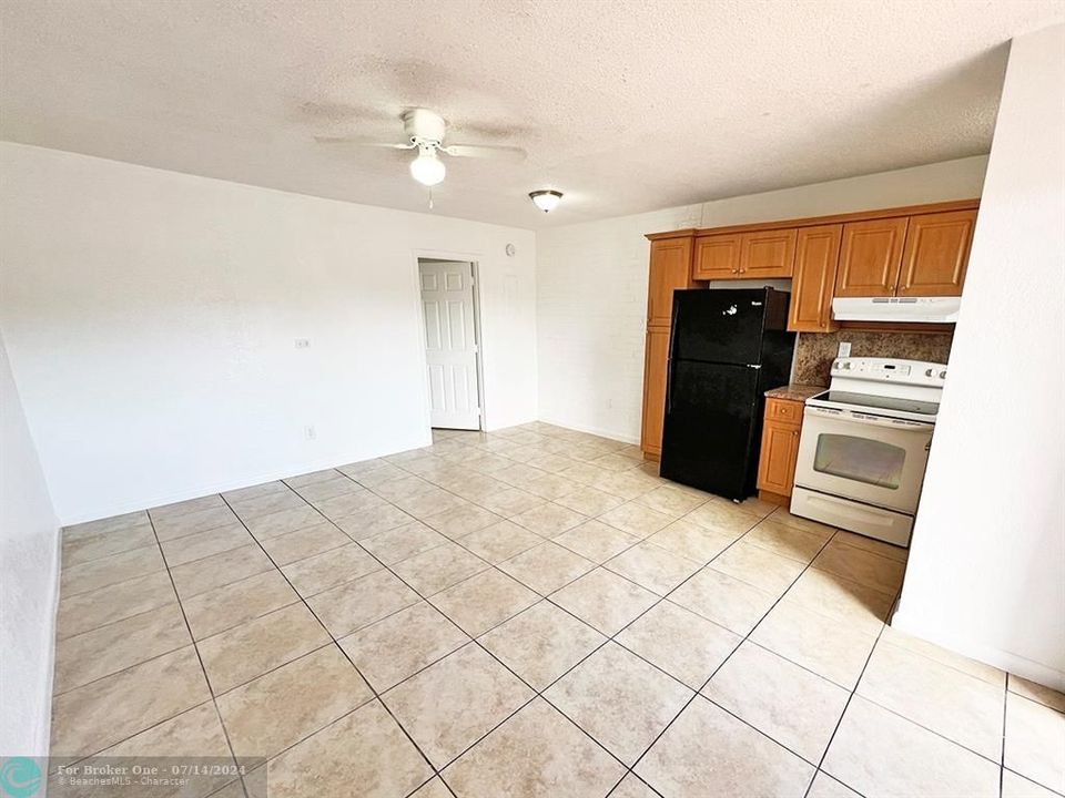 For Rent: $1,599 (1 beds, 1 baths, 4752 Square Feet)