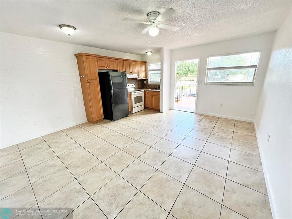 For Rent: $1,599 (1 beds, 1 baths, 4752 Square Feet)