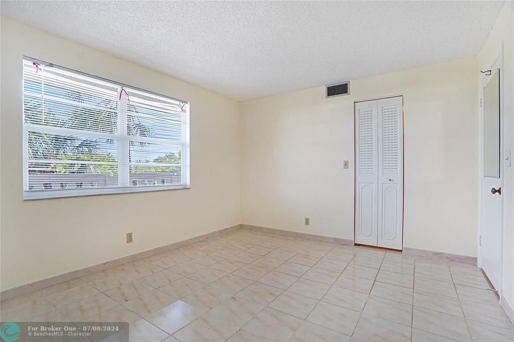 For Sale: $285,000 (2 beds, 2 baths, 1190 Square Feet)