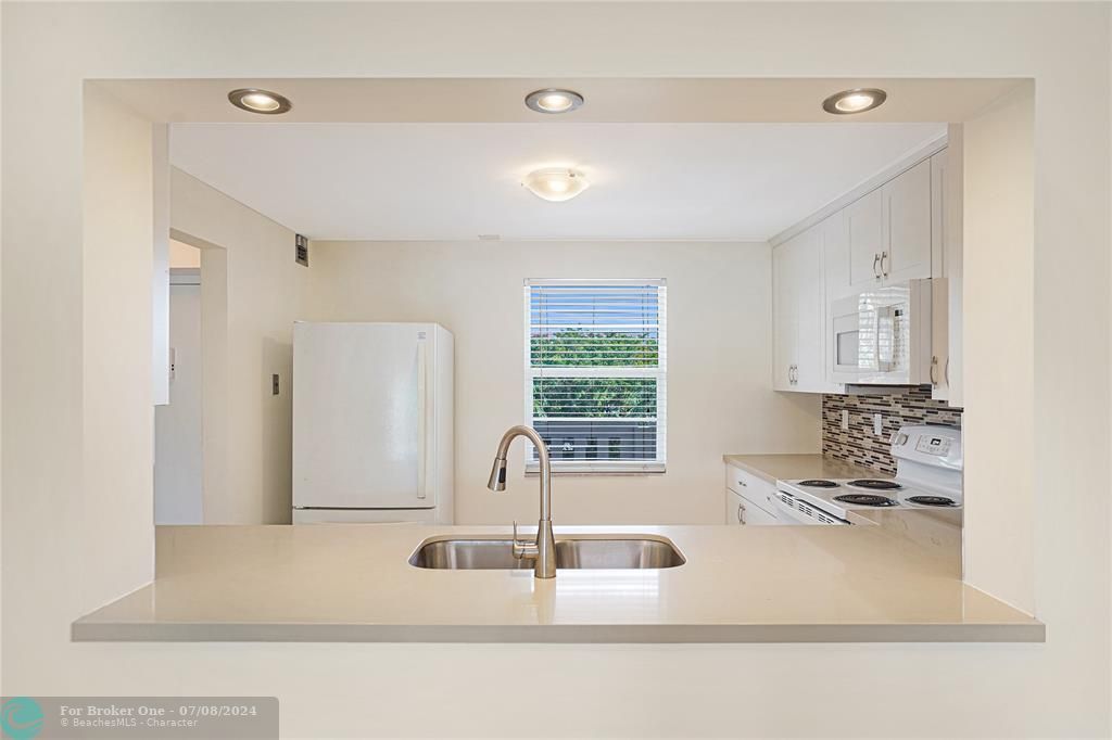 For Sale: $285,000 (2 beds, 2 baths, 1190 Square Feet)