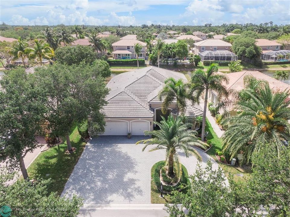 Active With Contract: $897,000 (4 beds, 3 baths, 2525 Square Feet)