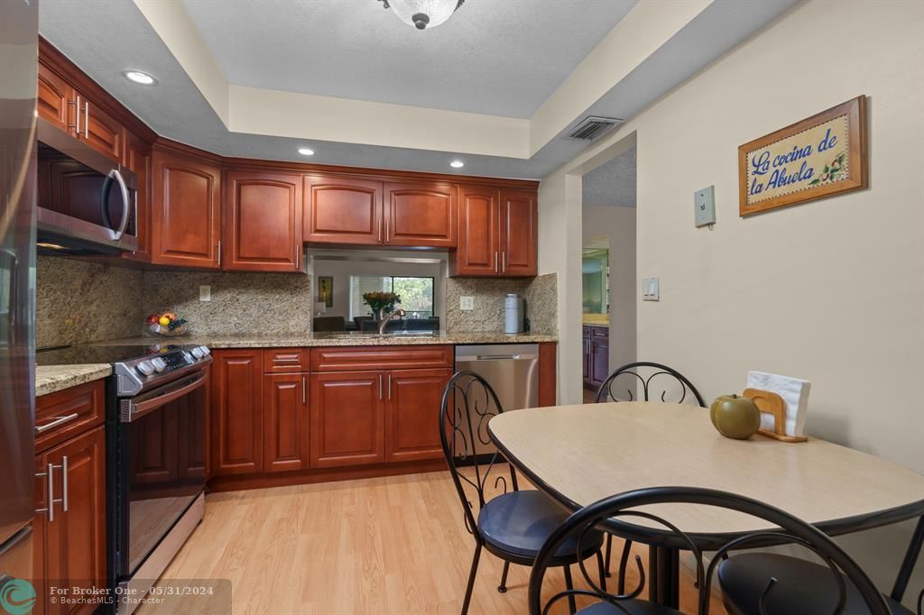 For Sale: $363,500 (2 beds, 2 baths, 1292 Square Feet)