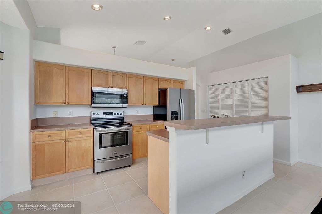 For Sale: $535,000 (3 beds, 2 baths, 1849 Square Feet)