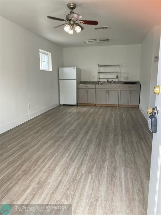 For Rent: $1,800 (1 beds, 1 baths, 1891 Square Feet)