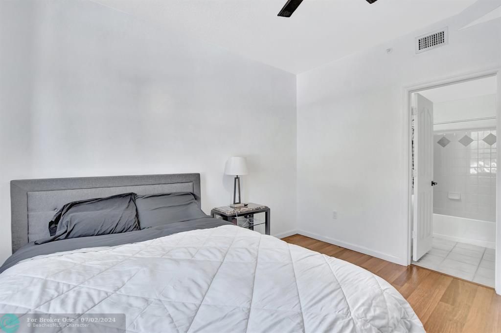 For Sale: $419,000 (2 beds, 2 baths, 1165 Square Feet)