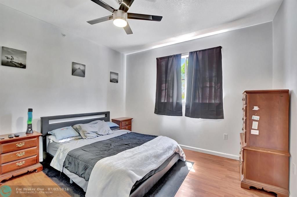 For Sale: $419,000 (2 beds, 2 baths, 1165 Square Feet)