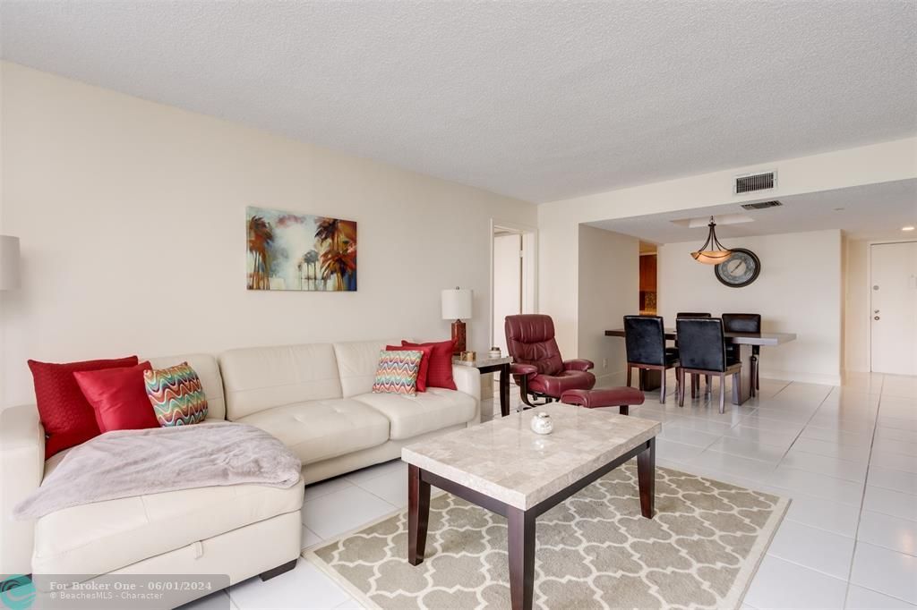 For Sale: $389,000 (2 beds, 2 baths, 1260 Square Feet)