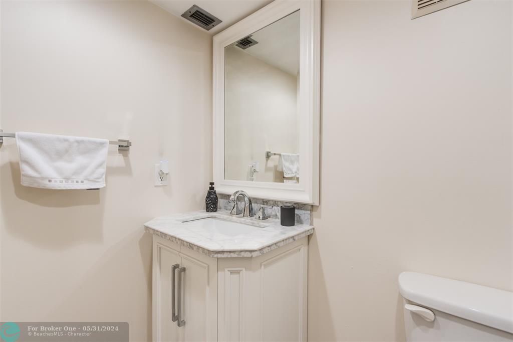 Active With Contract: $389,000 (2 beds, 2 baths, 1260 Square Feet)