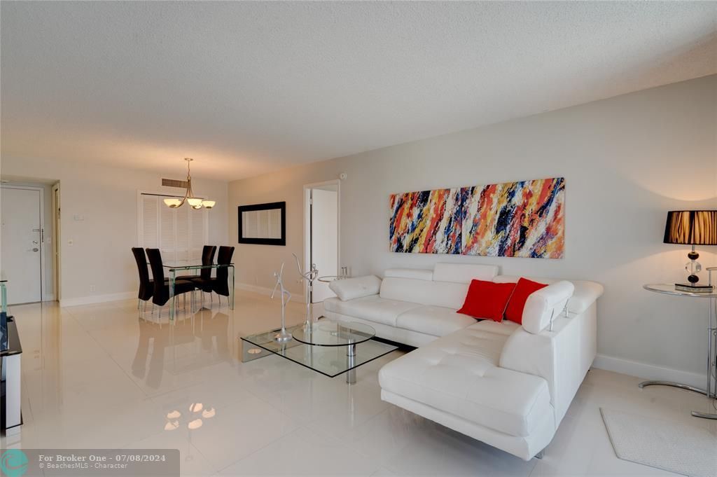 For Sale: $549,000 (2 beds, 2 baths, 1400 Square Feet)