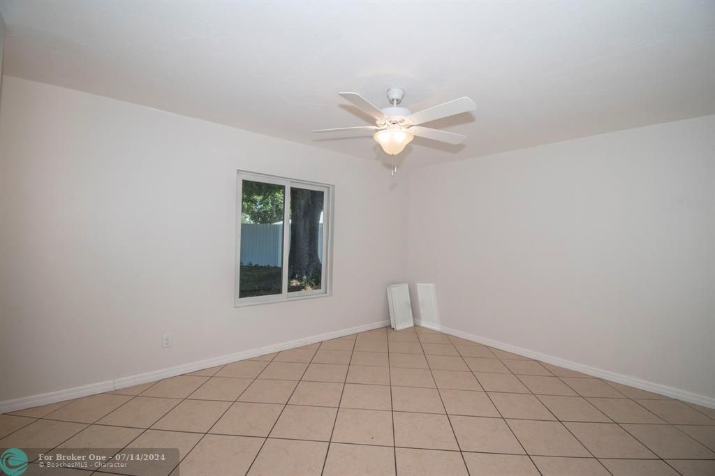 For Sale: $299,900 (3 beds, 2 baths, 1570 Square Feet)
