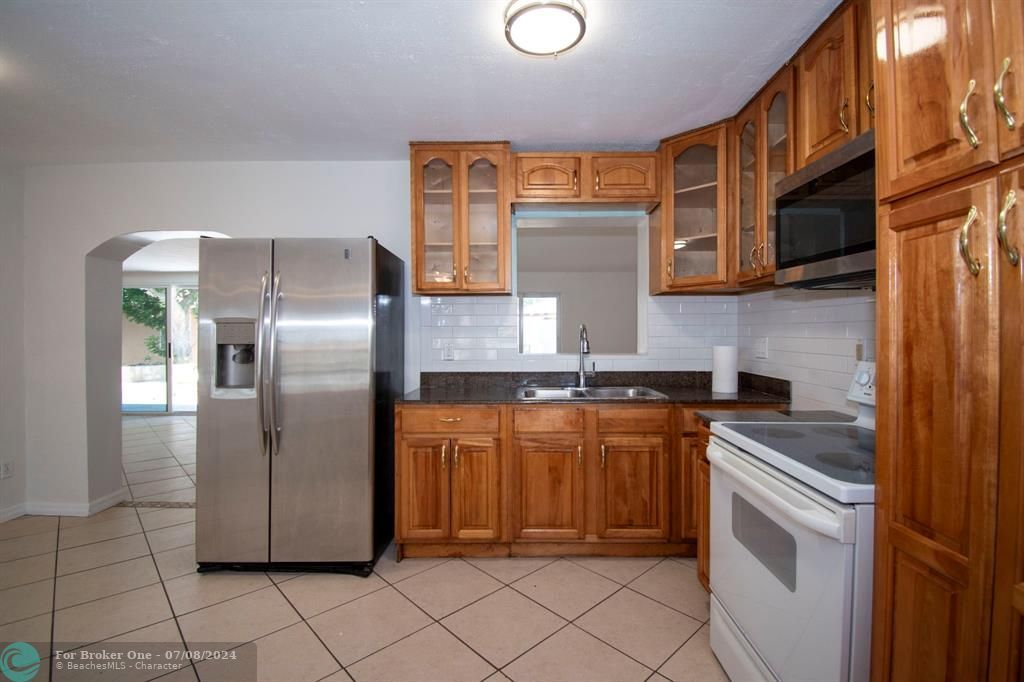 For Sale: $324,900 (3 beds, 2 baths, 1570 Square Feet)