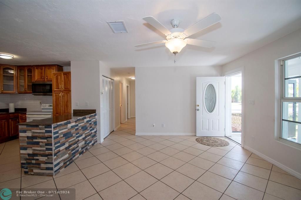 For Sale: $324,900 (3 beds, 2 baths, 1570 Square Feet)