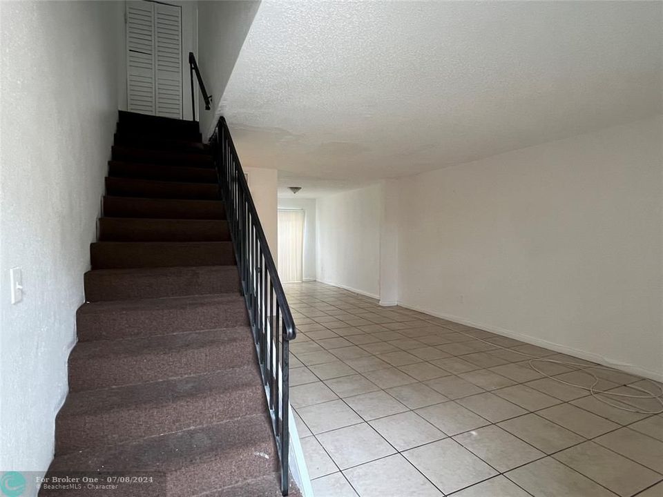 For Sale: $198,000 (2 beds, 1 baths, 1020 Square Feet)