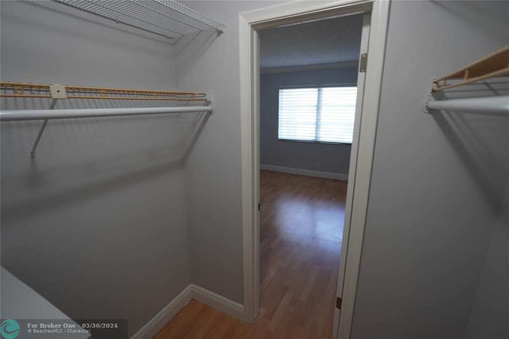 Active With Contract: $175,000 (1 beds, 1 baths, 760 Square Feet)