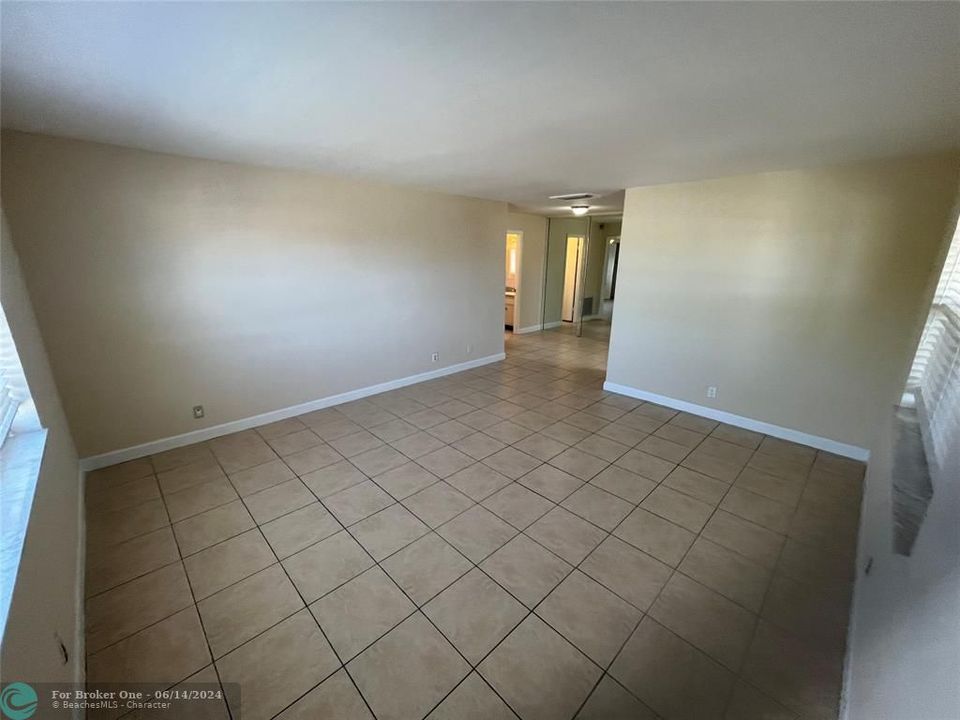 For Sale: $179,000 (1 beds, 1 baths, 655 Square Feet)