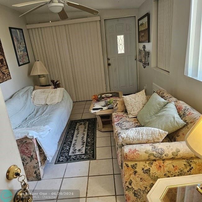 Active With Contract: $349,900 (3 beds, 2 baths, 1242 Square Feet)