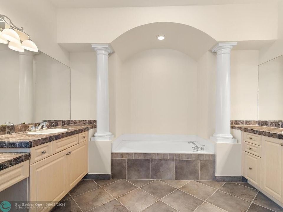 待售: $550,000 (2 贝兹, 2 浴室, 2176 平方英尺)