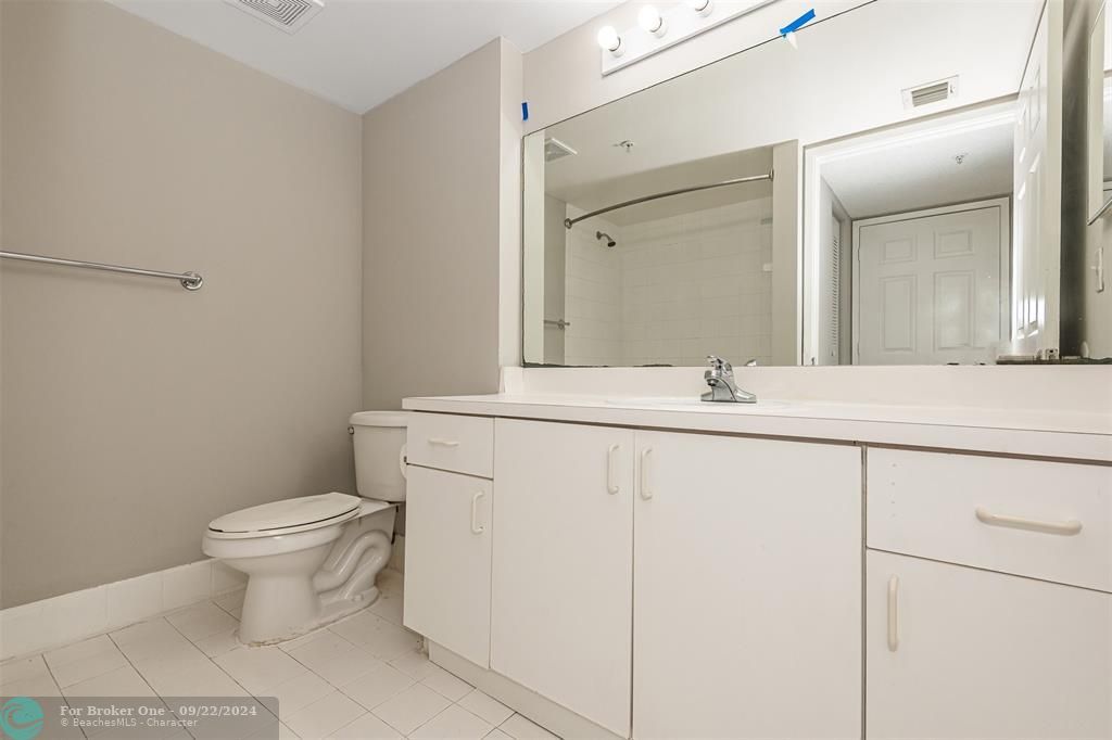 Active With Contract: $2,150 (2 beds, 2 baths, 1112 Square Feet)