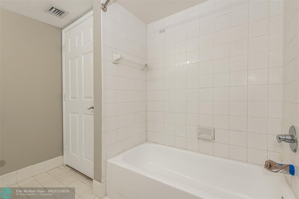 Active With Contract: $2,150 (2 beds, 2 baths, 1112 Square Feet)