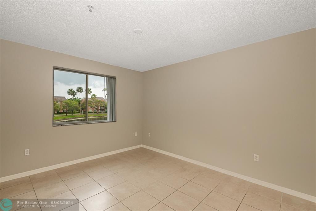 Active With Contract: $2,150 (2 beds, 2 baths, 1112 Square Feet)