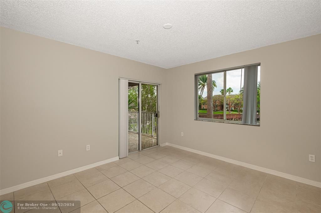 Active With Contract: $2,150 (2 beds, 2 baths, 1112 Square Feet)