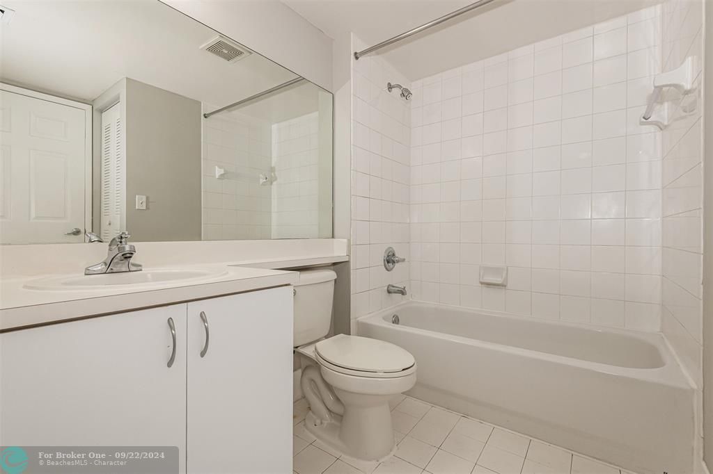 Active With Contract: $2,150 (2 beds, 2 baths, 1112 Square Feet)