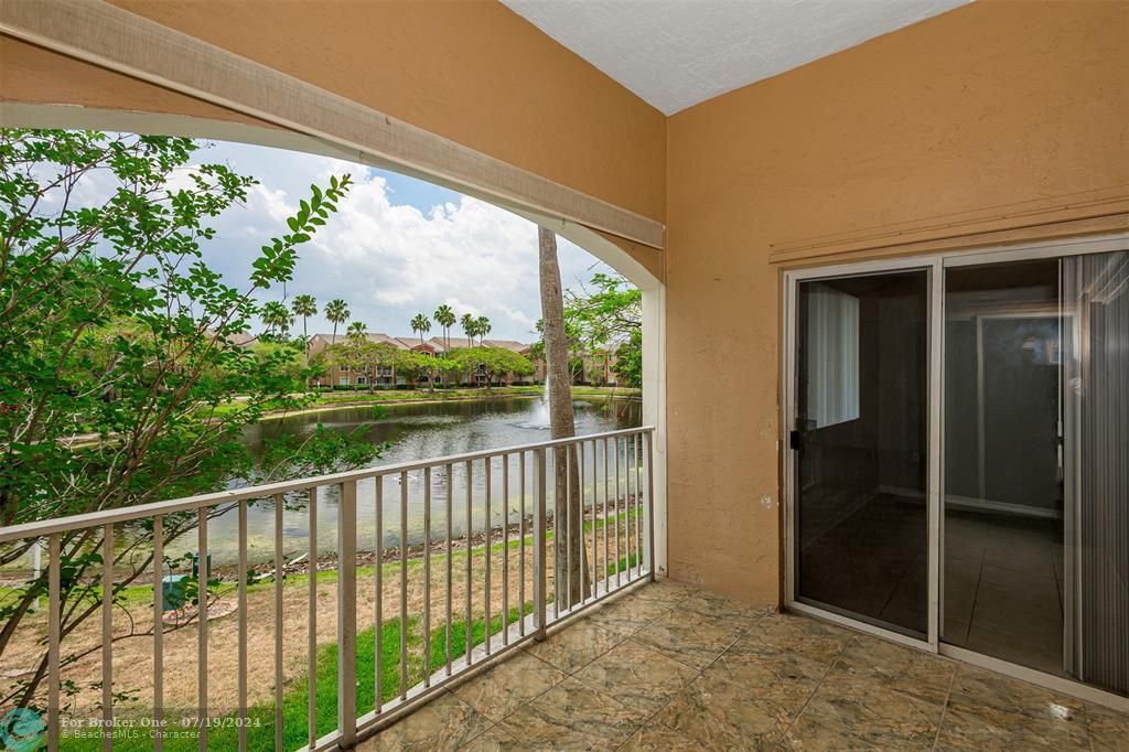 Active With Contract: $2,150 (2 beds, 2 baths, 1112 Square Feet)