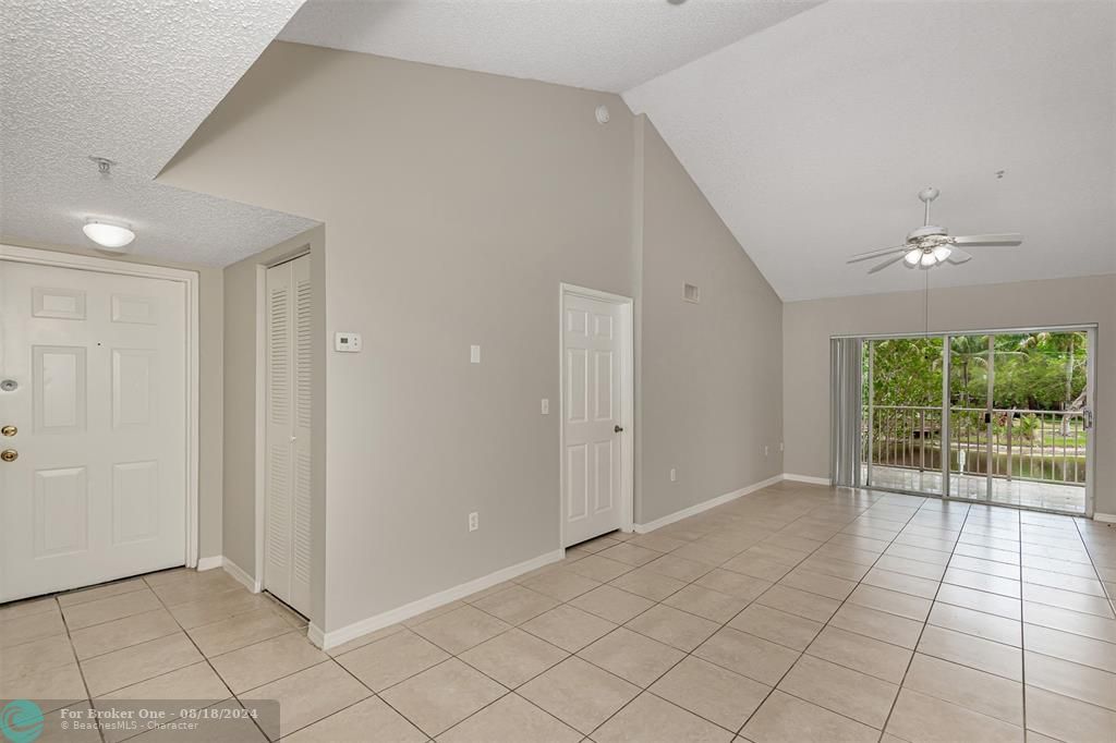 Active With Contract: $2,150 (2 beds, 2 baths, 1112 Square Feet)