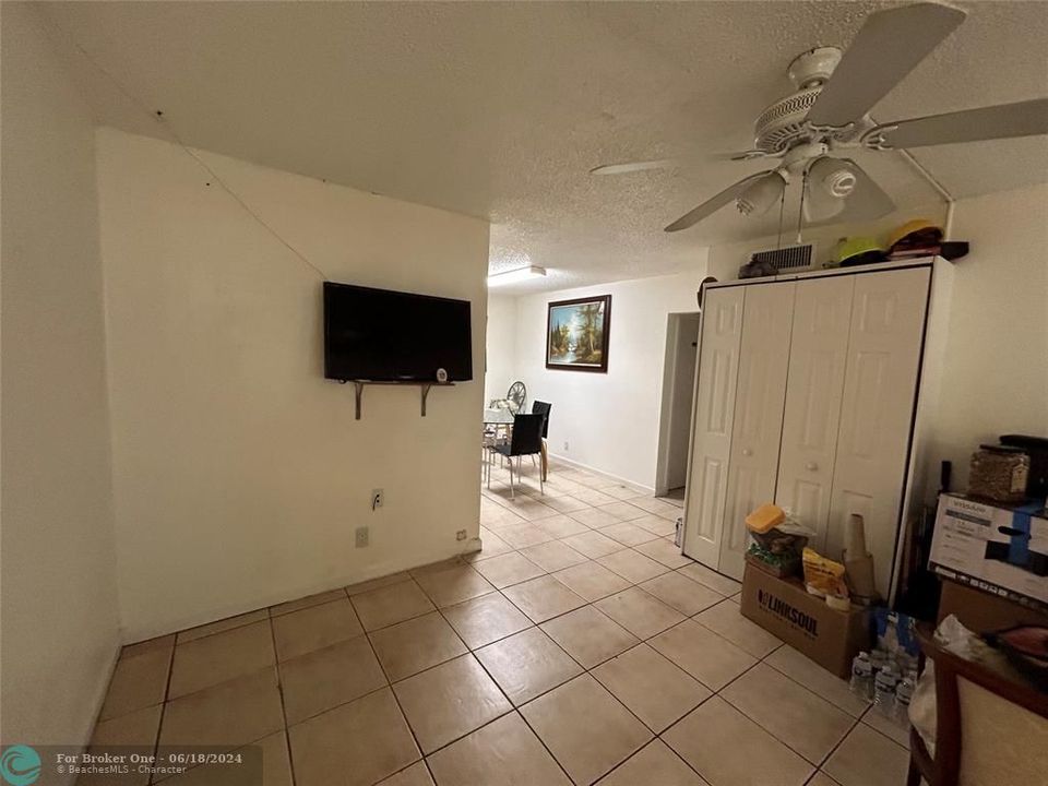 For Sale: $180,000 (2 beds, 1 baths, 753 Square Feet)