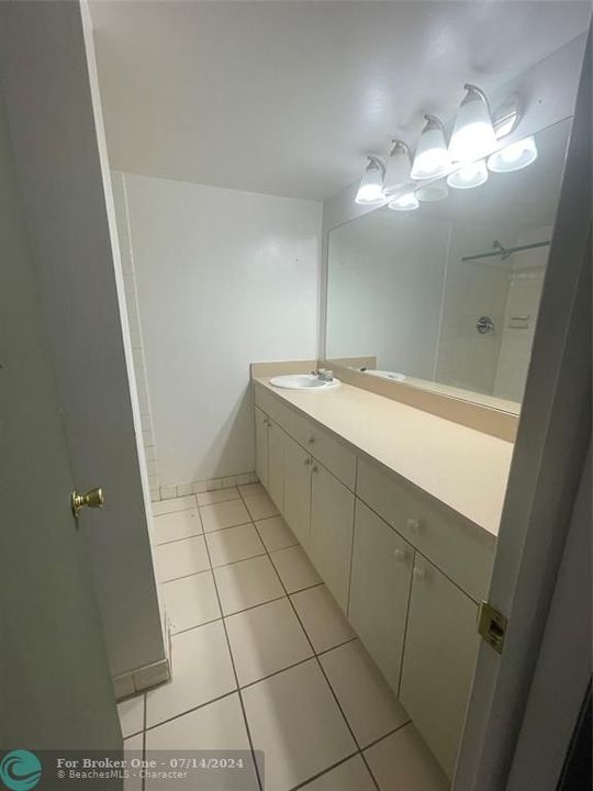 For Rent: $2,150 (2 beds, 2 baths, 1080 Square Feet)